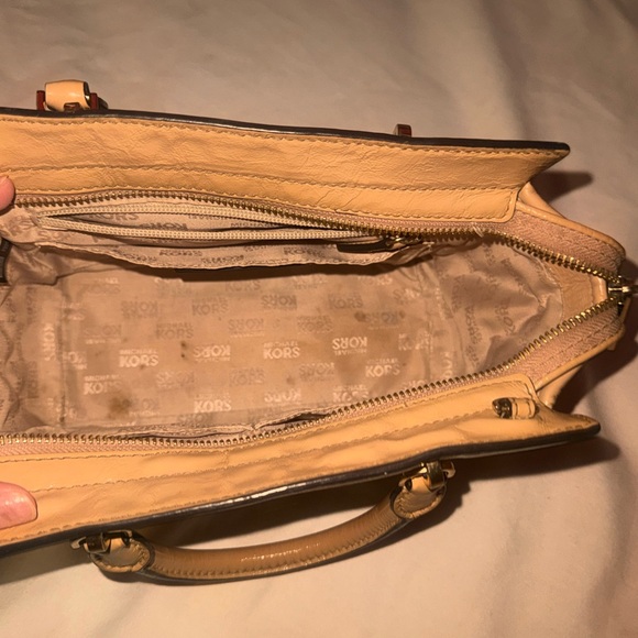 Michael Kors Vivianne patent leather handbag - Picture 5 of 6